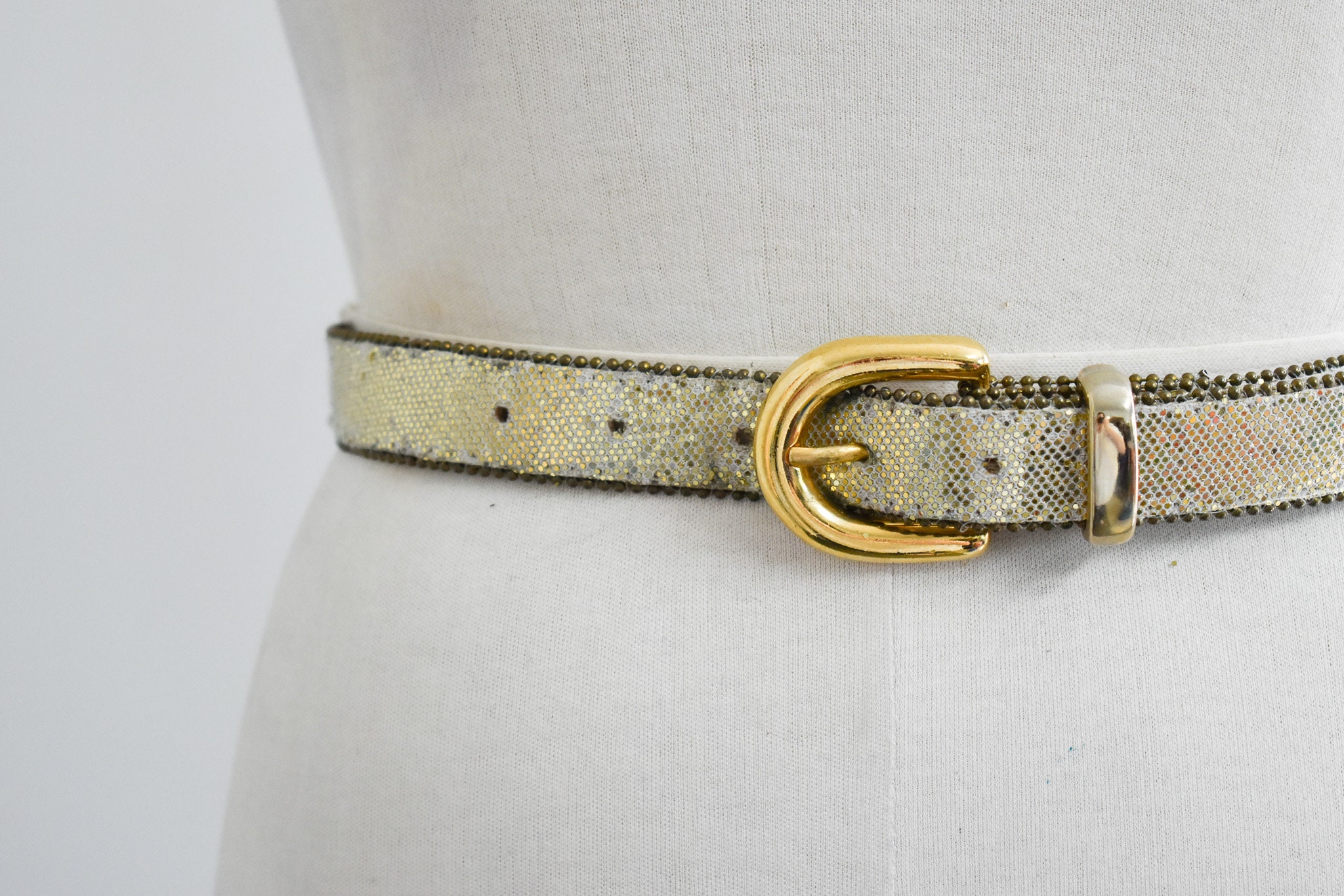 Vintage  Goldtone Buckle  Stretch Belt 25-31\
