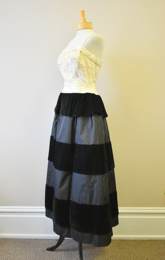 1960s Black and White Formal Gown - image 3