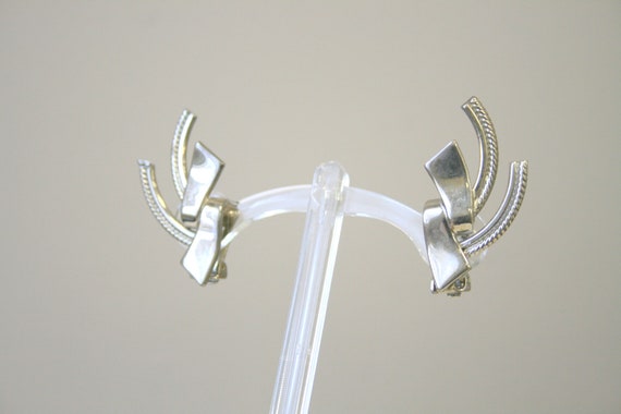 1950s Alice Jewelry Silver Clip Earrings - image 3