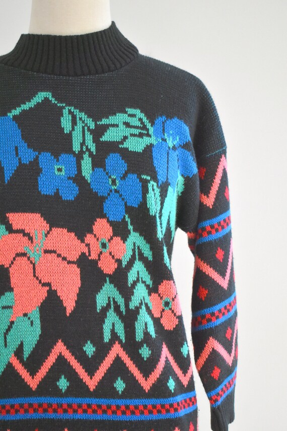 1980s Floral and Chevron Sweater - image 3