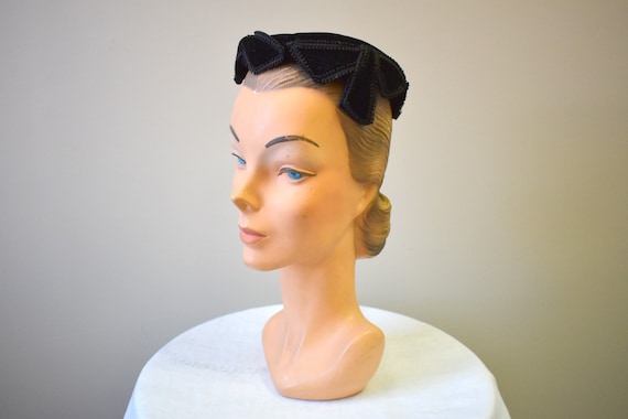 1950s Montaldos Black Velvet Hat with Gimp Trim - image 2