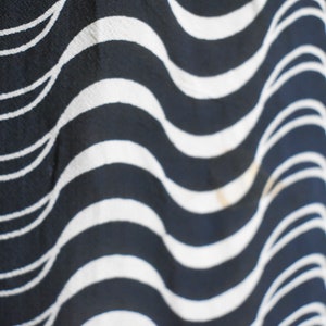 1930s/40s Black and Cream Wave Printed Rayon Dress 画像 7