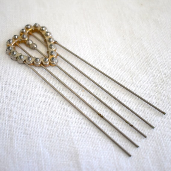 1940s Heart Metal Hair Comb - image 1