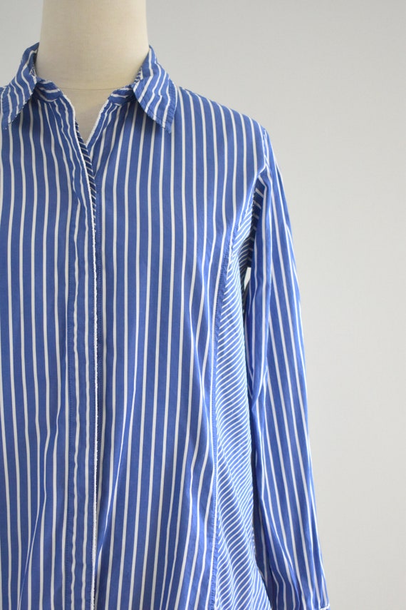 1990s Liz Claiborne Blue Striped Cotton Blouse - image 3