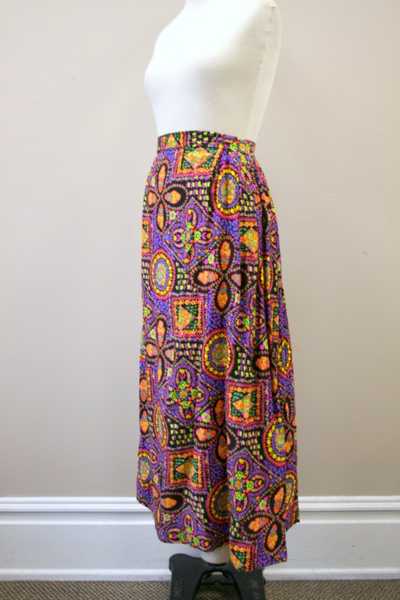 1960s Black and Neon Printed Maxi Skirt - image 5