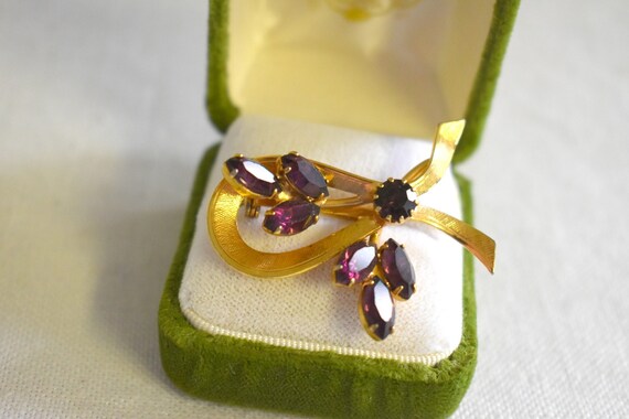 1950s/60s Purple Rhinestone Ribbon Brooch - image 2