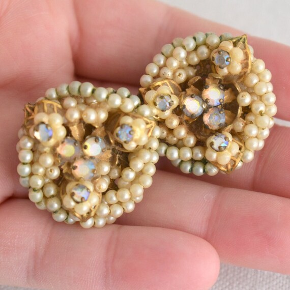 1950s Pearl and Rhinestone Swirl Clip Earrings - image 1