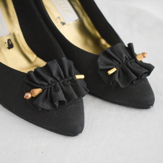1980s Danelle Black Ribbed and Ruffled Pumps, Size