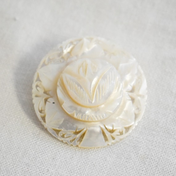 1960s Mother of Pearl Circle Brooch - image 1