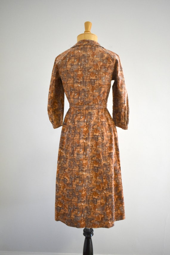 1940s Brown Printed Cotton Shirtwaist Dress - image 6