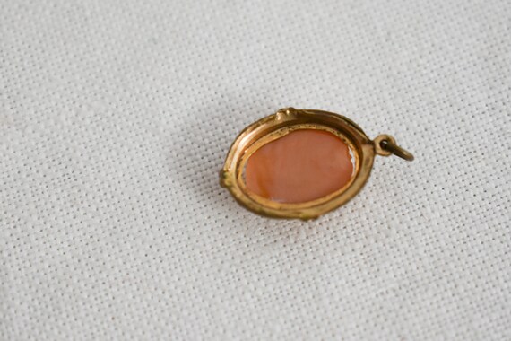 Vintage Small Oval Cameo Pendant - image 5