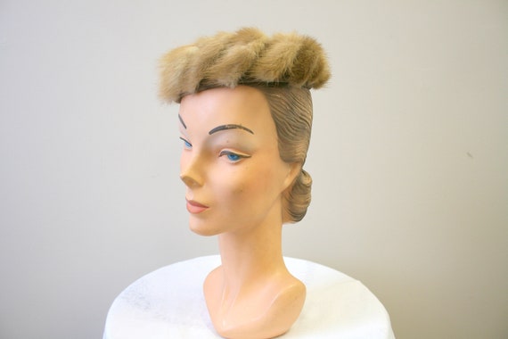 1950s Light Brown Fur Hat with Satin Bow Top - image 2