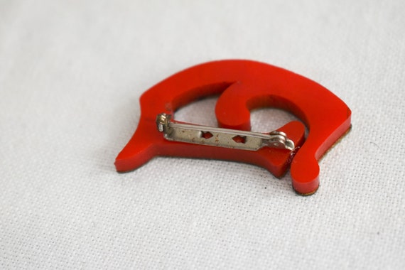 1930s/40s Metal and Red Bakelite "D" Initial Broo… - image 4