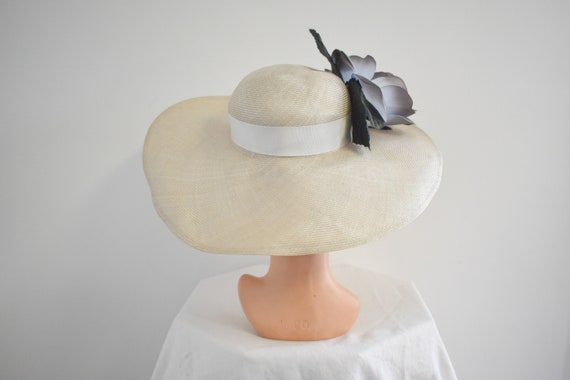 Vintage Silver Gray Wide Brim Straw Hat with Flow… - image 3