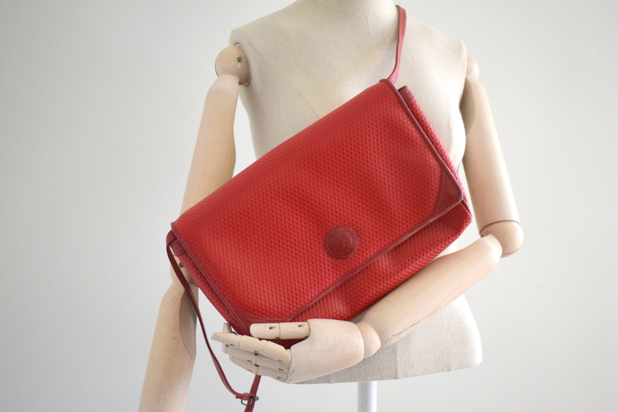 Liz Claiborne Red Shoulder Bag  Red shoulder bags, Shoulder bag, Bags