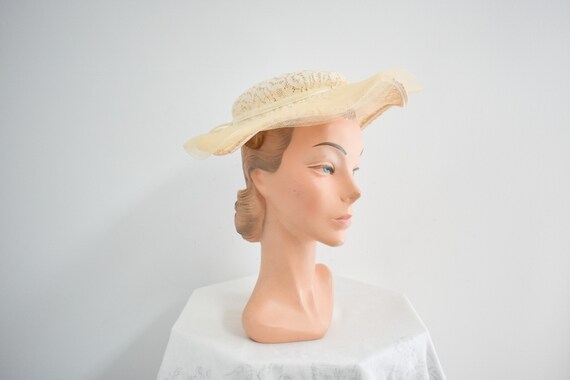 Cream Ruffle Hat 1940s/50s Cream Lace Ruffled Edge Hat - Gem