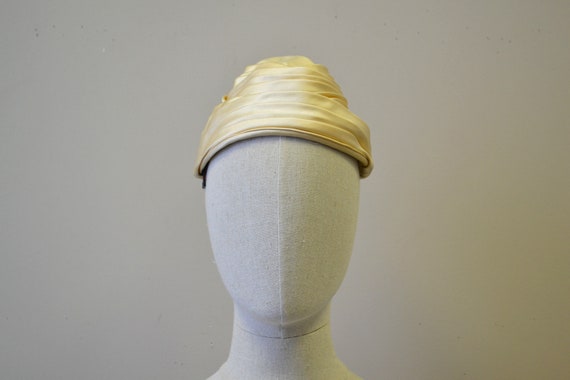 1950s Edna Mye Cream Satin Turban Style Hat - image 2