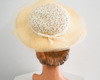 1940s/50s Cream Lace Ruffled Edge Hat