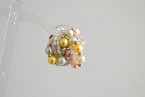 1950s Pastel Faux Pearls and Beads Cluster Clip E… - image 5