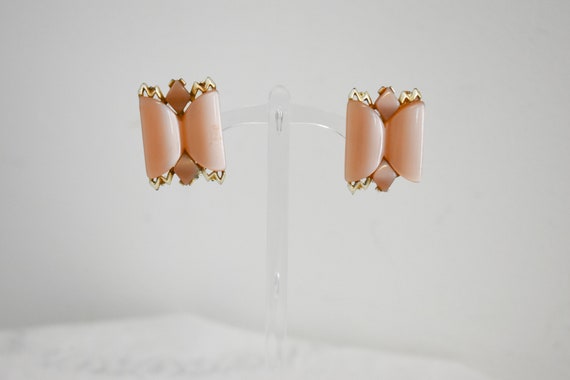 1960s Peachy-Beige Thermoset Clip Earrings - image 2