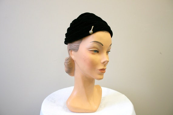 1940s Black Velvet Mini Turban Style Hat