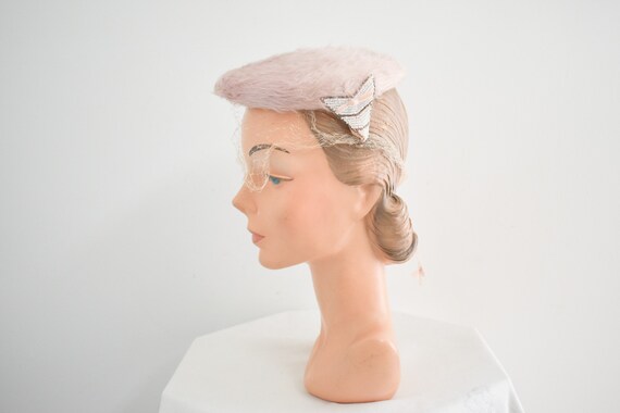 1950s Pale Pink Fur Felt Hat with Beaded Accents - image 2