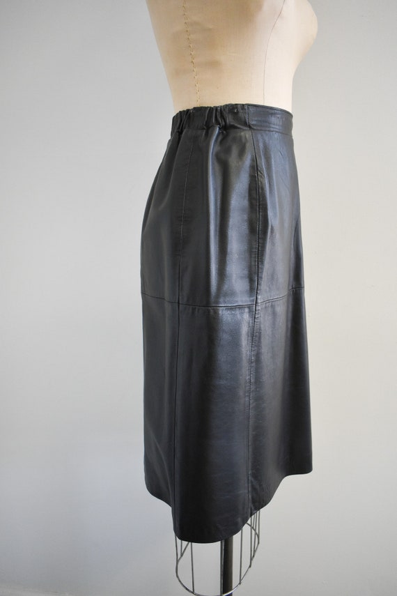 1980s Black Leather Pencil Skirt - image 5