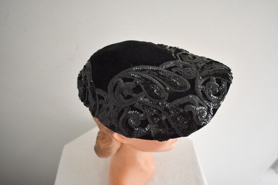 1950s Black Sequinned Shell Shape Hat - image 4
