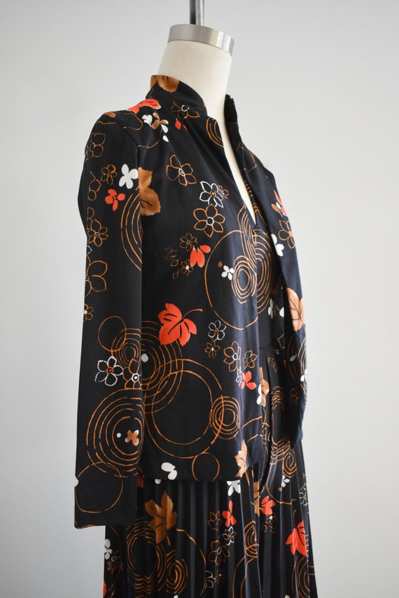 1970s Black Printed Palazzo Jumpsuit and Jacket - image 6