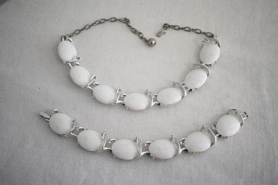1960s White Ovals and Silver Necklace and Bracele… - image 2