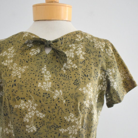 1950s Olive Green Cotton Foliage Print Dress - image 1