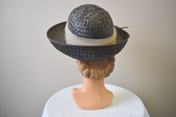 1960s Genevieve Black Straw Hat with Pink Rose - image 5
