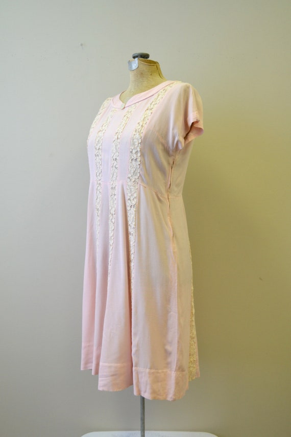 1940s Rose Pink Linen Dress with Lace - image 4