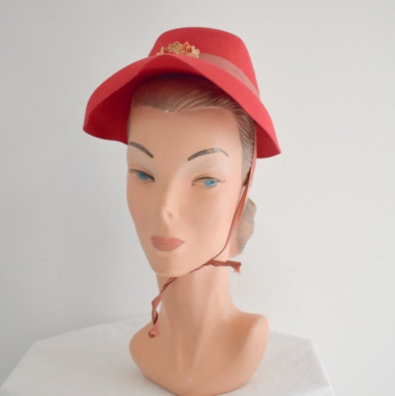 1940s Red Wool Felt Bonnet Style Hat
