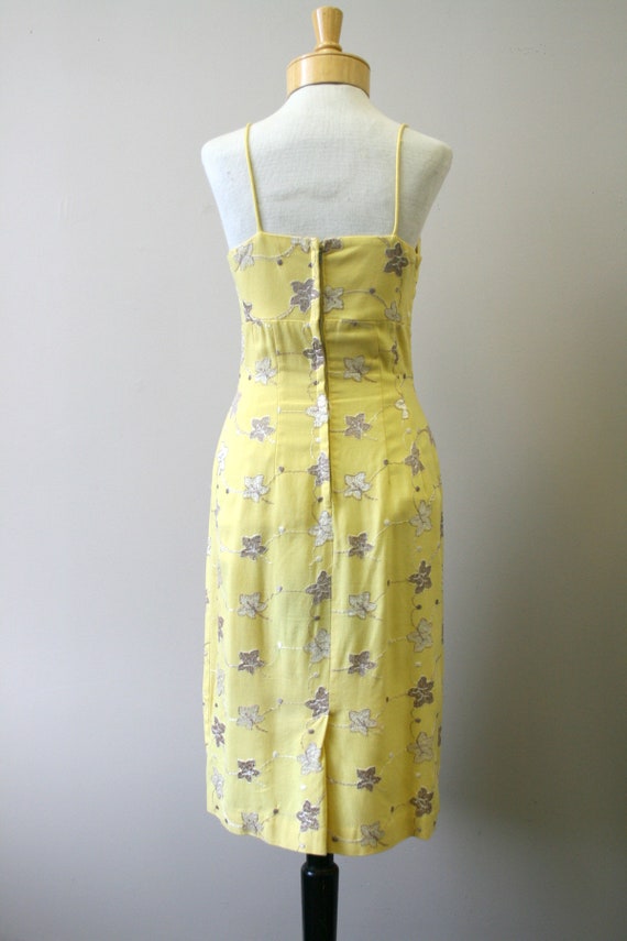 1950s Embroided Yellow Linen Wiggle Dress - image 5