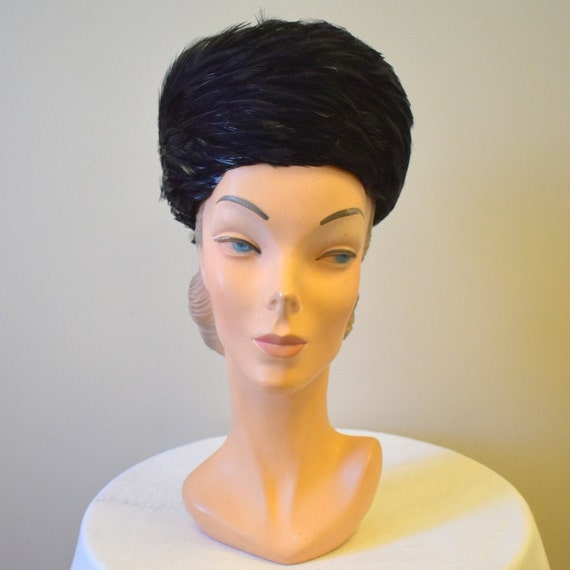 1960s Leon Lustrous Black Feather Pillbox Hat - image 1