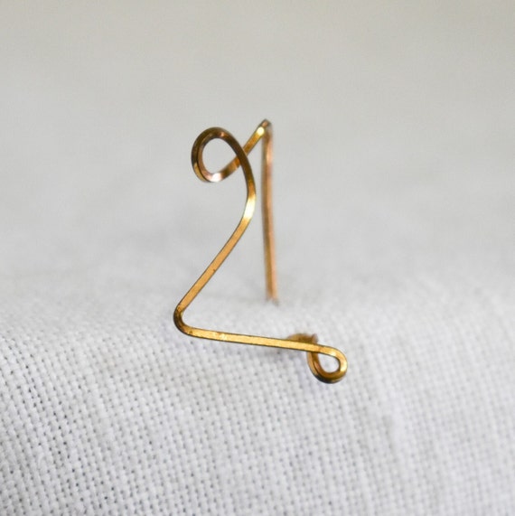 1940s Gold Wire "L" Brooch