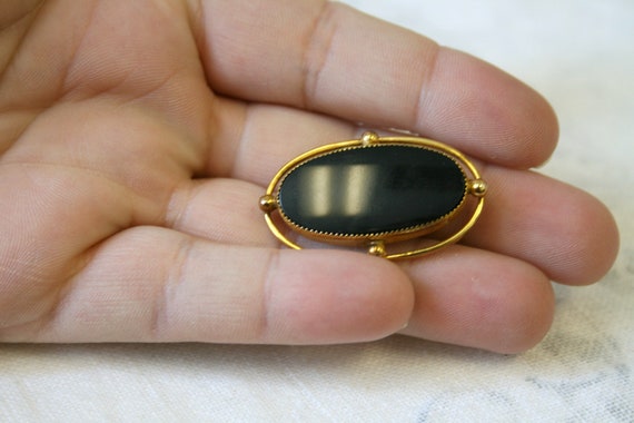 1960s Creed Onyx and Gold Filled Oval Brooch - image 3