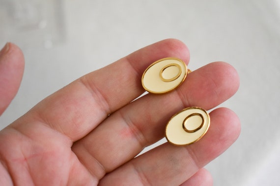 1970s/80s Napier Cream Oval Clip Earrings - image 2