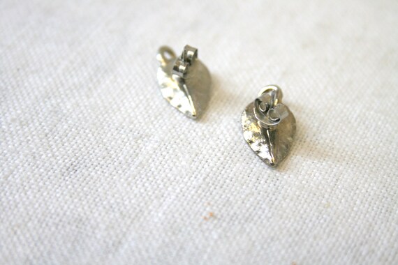 1970s Tiny Silver Leaf Stud Earrings - image 6