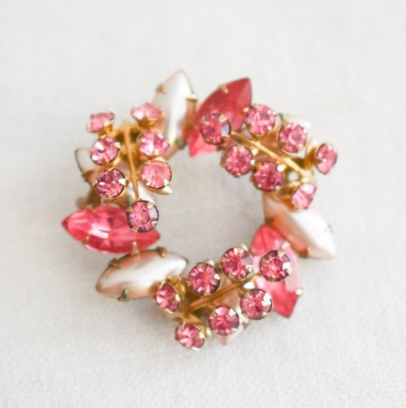 1950s/60s Pink Rhinestone and Faux Pearl Circle Brooch - Etsy