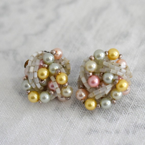 1950s Pastel Faux Pearls and Beads Cluster Clip E… - image 1