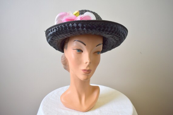 1960s Genevieve Black Straw Hat with Pink Rose - image 3