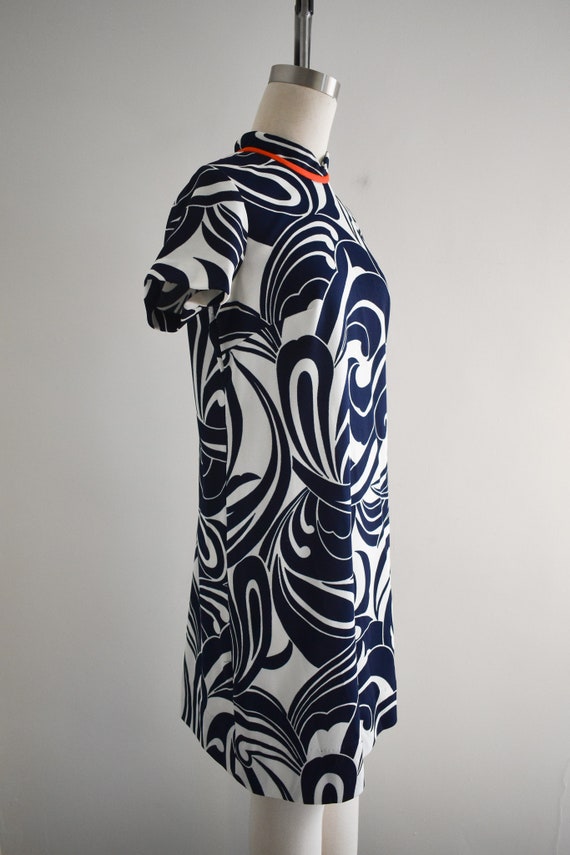 1960s Navy and White Knit Swirl Print Dress - image 3