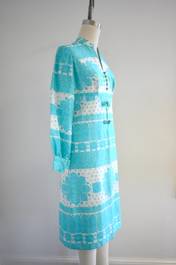 1960s Aqua and White Silk Patterned Dress - image 4