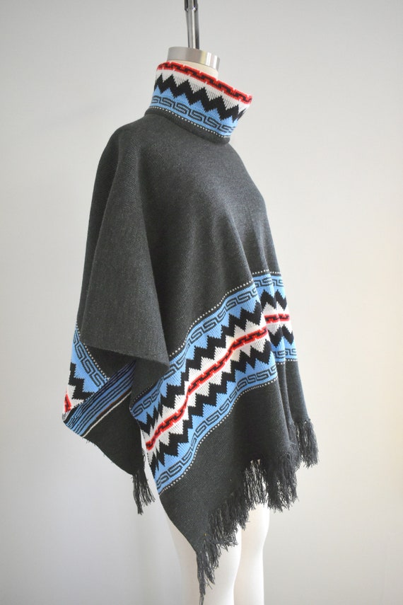 1970s Geometric Sweater Poncho - image 5