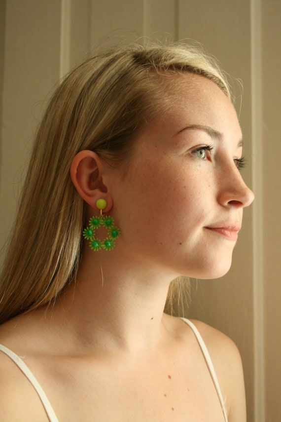 1960s Lime Green Daisy Hoop Clip Earrings
