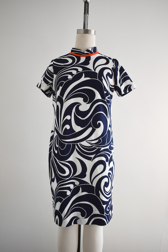 1960s Navy and White Knit Swirl Print Dress - image 2
