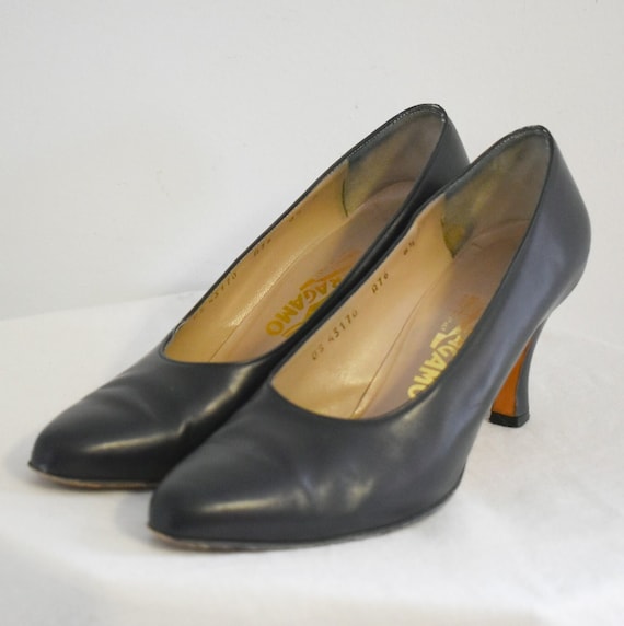 1980s/90s Ferragamo Navy Leather Heels, Size 8 1/… - image 1