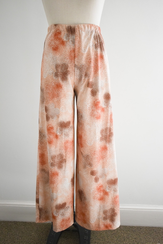 1970s Neutral Printed Blouse and Pants Set - image 7